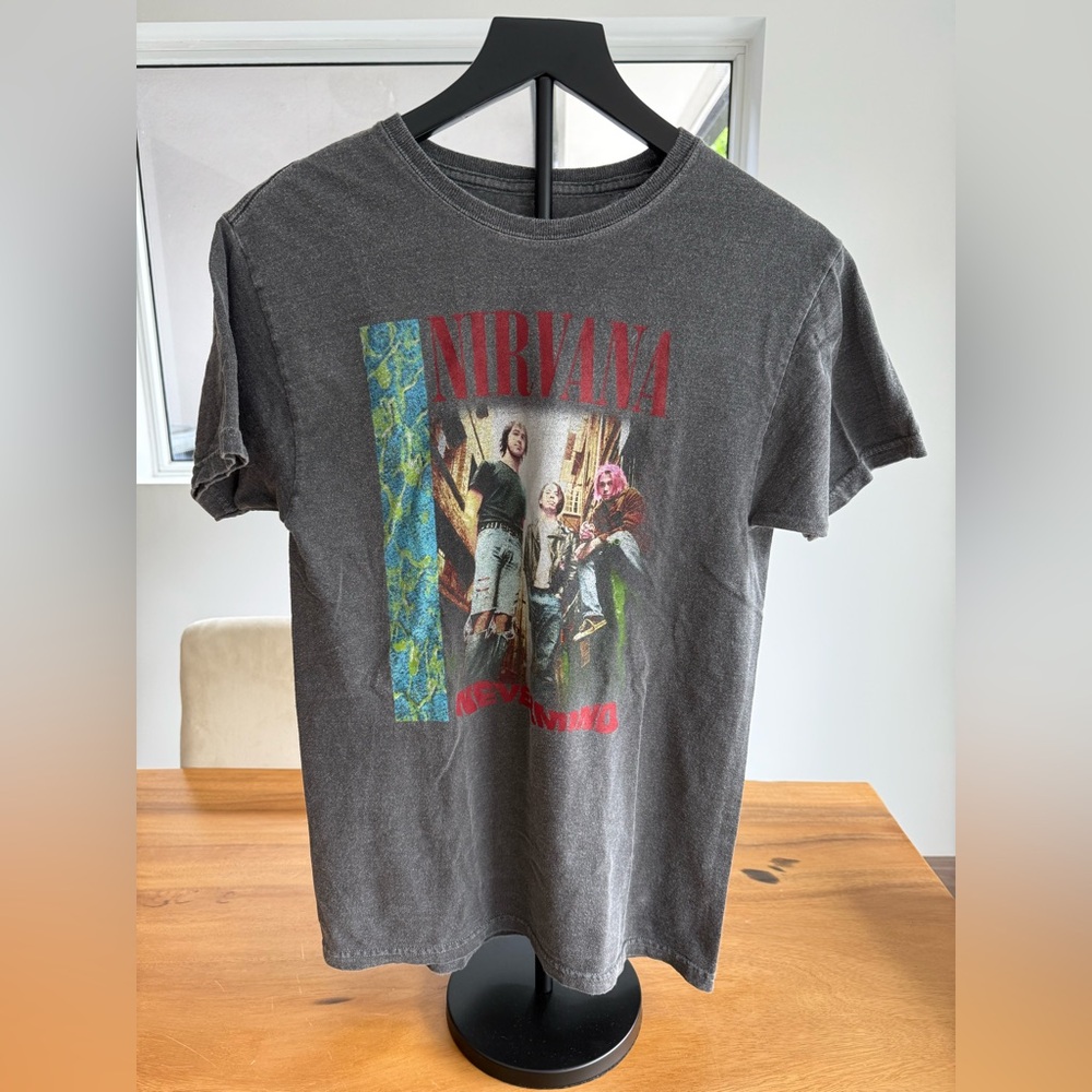 NIRVANA Vintage Feel Gray Graphic Tee